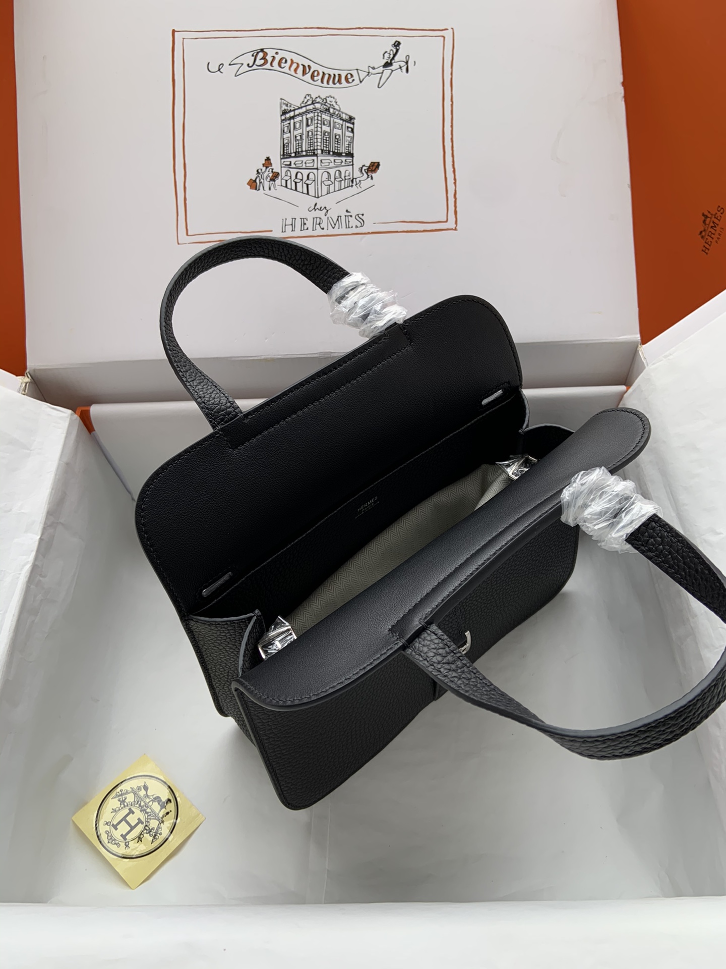 Hermes Halzan 25 Handbag Shoulder Bag In Black Clemence Leather